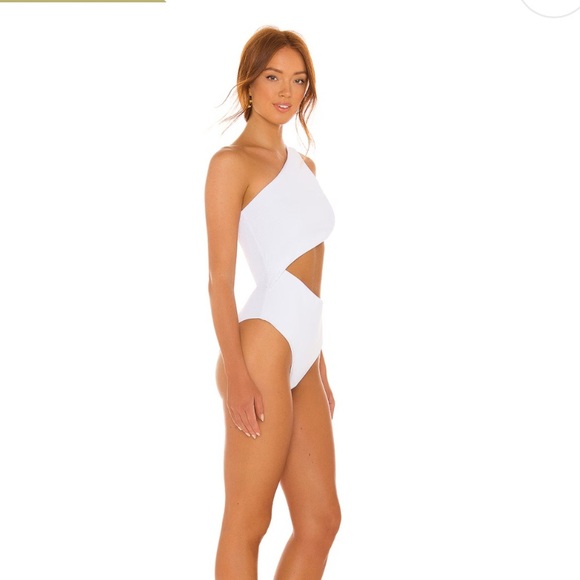 Celine asymmetrical white ribbed One Piece by:
BEACH RIOT - Picture 4 of 4
